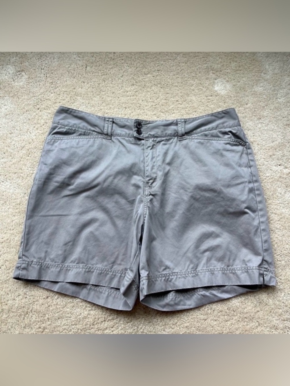 ⭐️ Eddie Bauer Women’s Mercer Fit Khaki Chino Shorts - Size 14 - EUC - Cotton